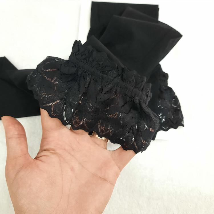 جوراب شیشه ای بالا زانو پنتی penti مدل لبه گیپور ژله ای